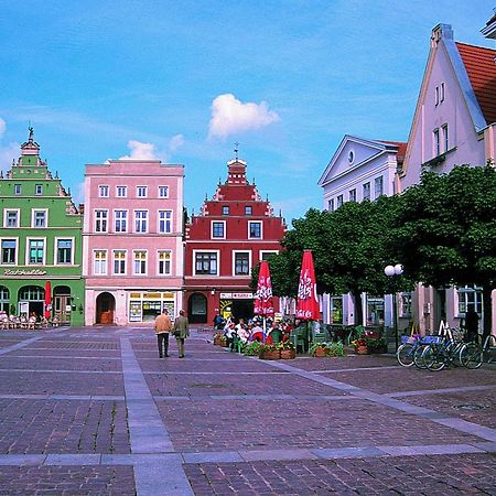 Sweet Dream Hostel & Pension - Self Check-In Гюстров Екстер'єр фото