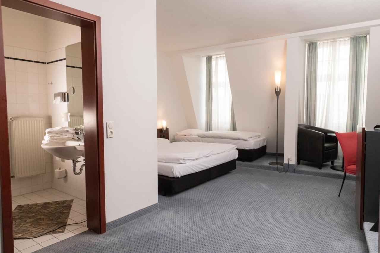 Sweet Dream Hostel & Pension - Self Check-In Гюстров Екстер'єр фото