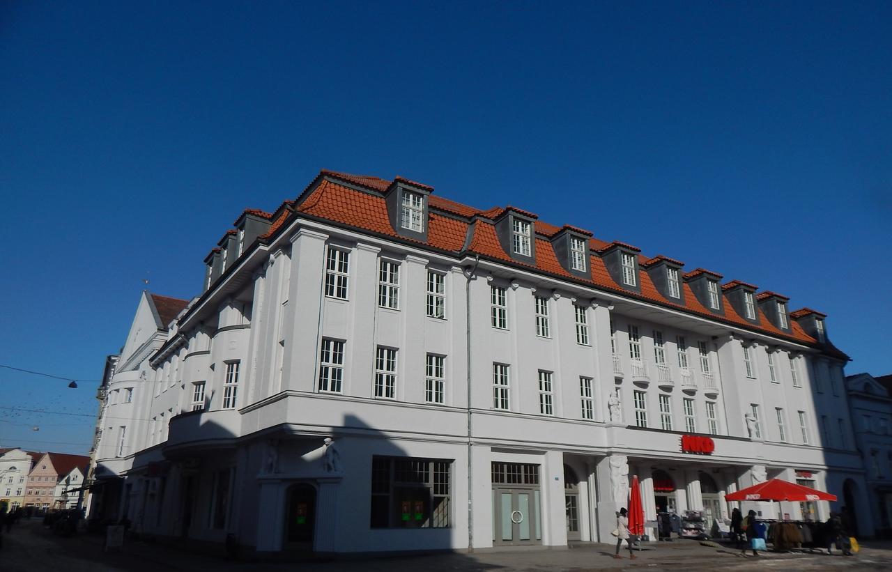 Sweet Dream Hostel & Pension - Self Check-In Гюстров Екстер'єр фото