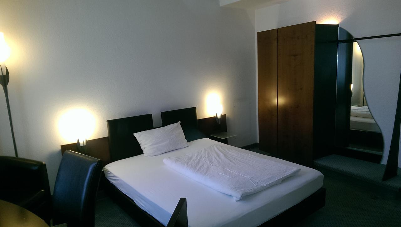 Sweet Dream Hostel & Pension - Self Check-In Гюстров Екстер'єр фото