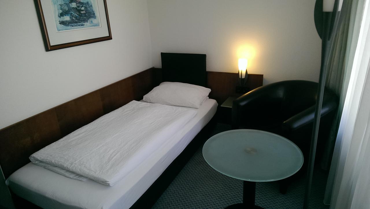 Sweet Dream Hostel & Pension - Self Check-In Гюстров Екстер'єр фото