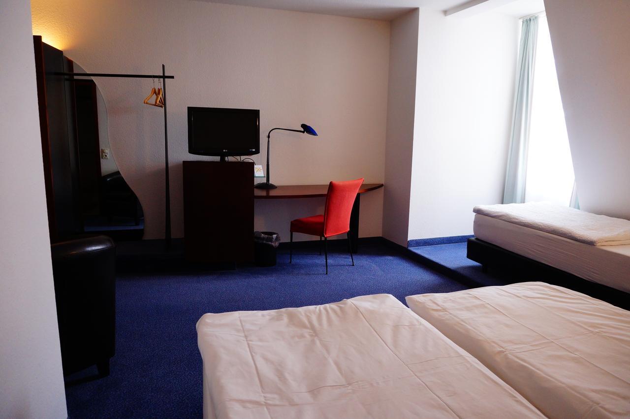 Sweet Dream Hostel & Pension - Self Check-In Гюстров Екстер'єр фото