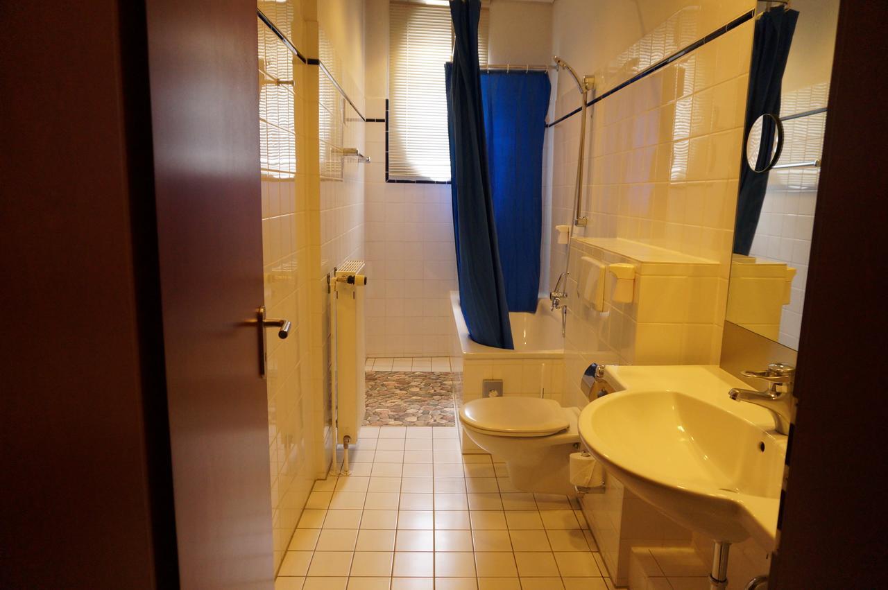 Sweet Dream Hostel & Pension - Self Check-In Гюстров Екстер'єр фото