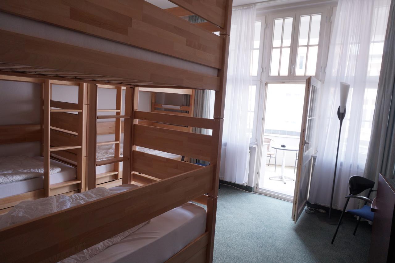 Sweet Dream Hostel & Pension - Self Check-In Гюстров Екстер'єр фото