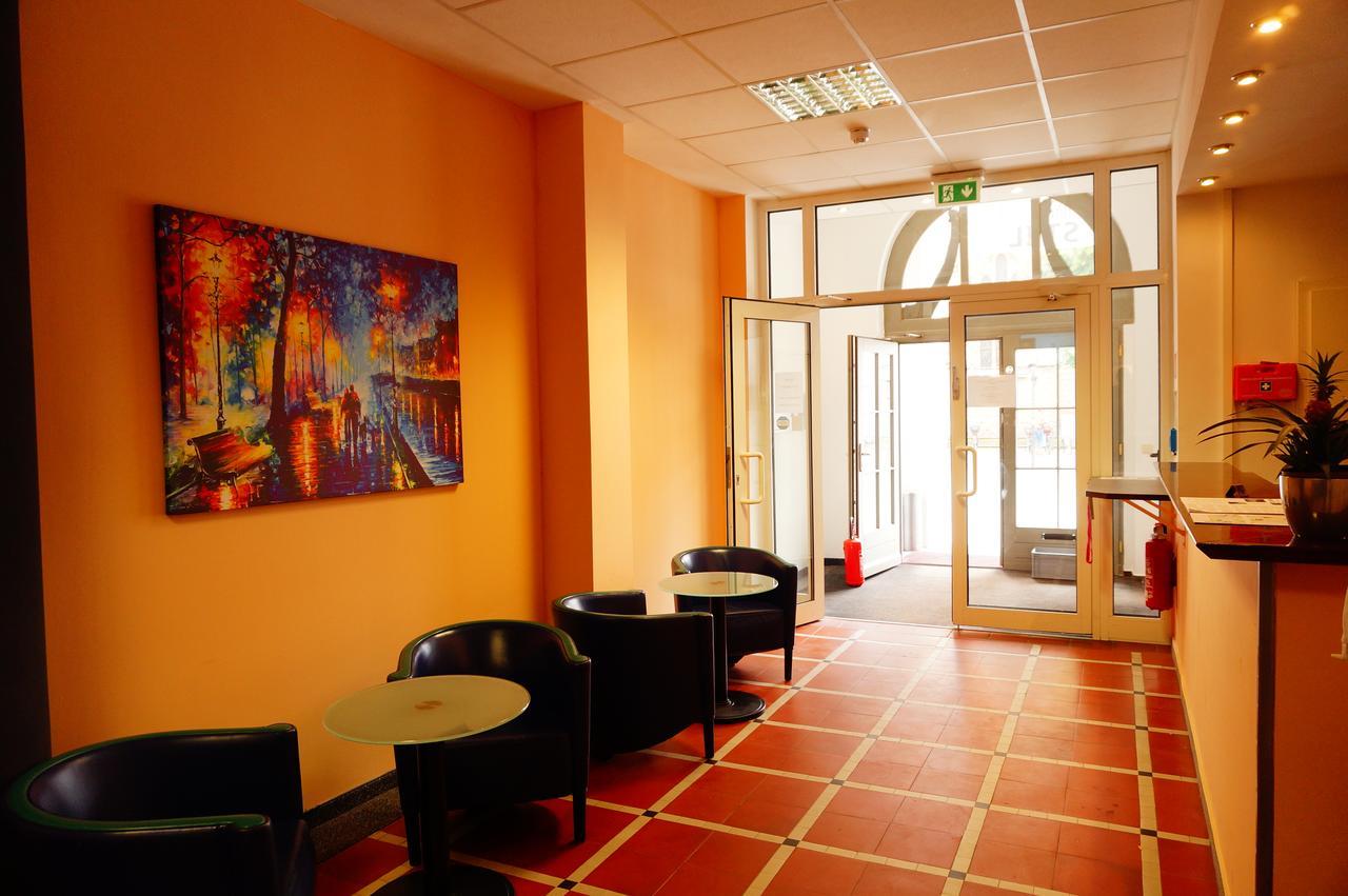 Sweet Dream Hostel & Pension - Self Check-In Гюстров Екстер'єр фото