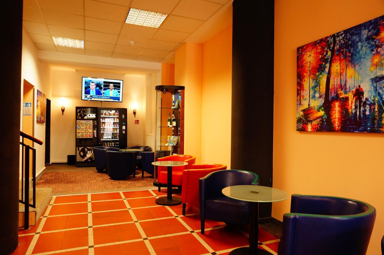 Sweet Dream Hostel & Pension - Self Check-In Гюстров Екстер'єр фото